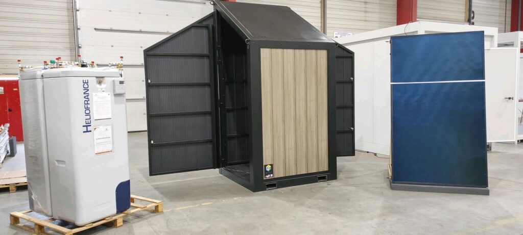 LE Cube d'Energie présenté dans l'usine de Bodard Construction Modulaire en Vendée, avec son équipement technique.